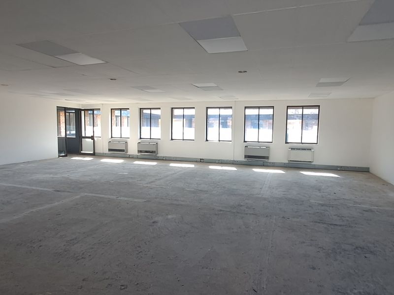 214m Light Filled White Box Office with Balcony To Let in Waterfall Office Park - Photo 8