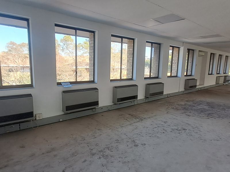 214m Light Filled White Box Office with Balcony To Let in Waterfall Office Park - Photo 4