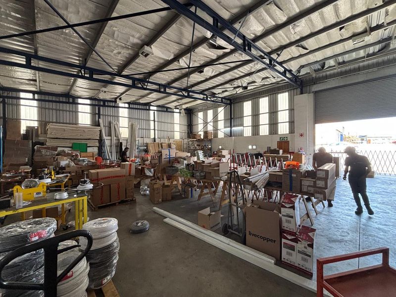 790sqm warehouse/factory to rent at R39500-00 per month plus Vat - Photo 6