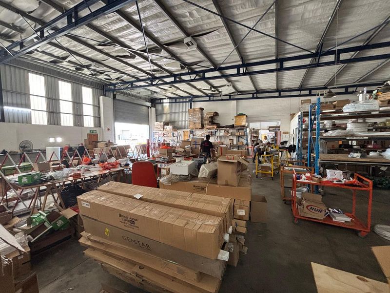 790sqm warehouse/factory to rent at R39500-00 per month plus Vat - Photo 7
