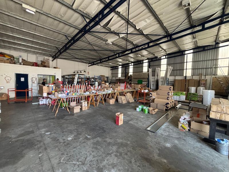 790sqm warehouse/factory to rent at R39500-00 per month plus Vat - Photo 9