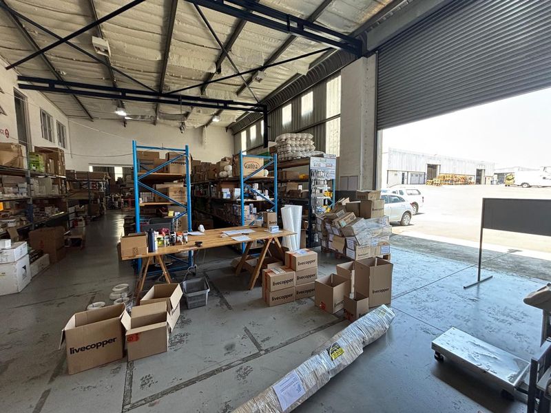 790sqm warehouse/factory to rent at R39500-00 per month plus Vat - Photo 4