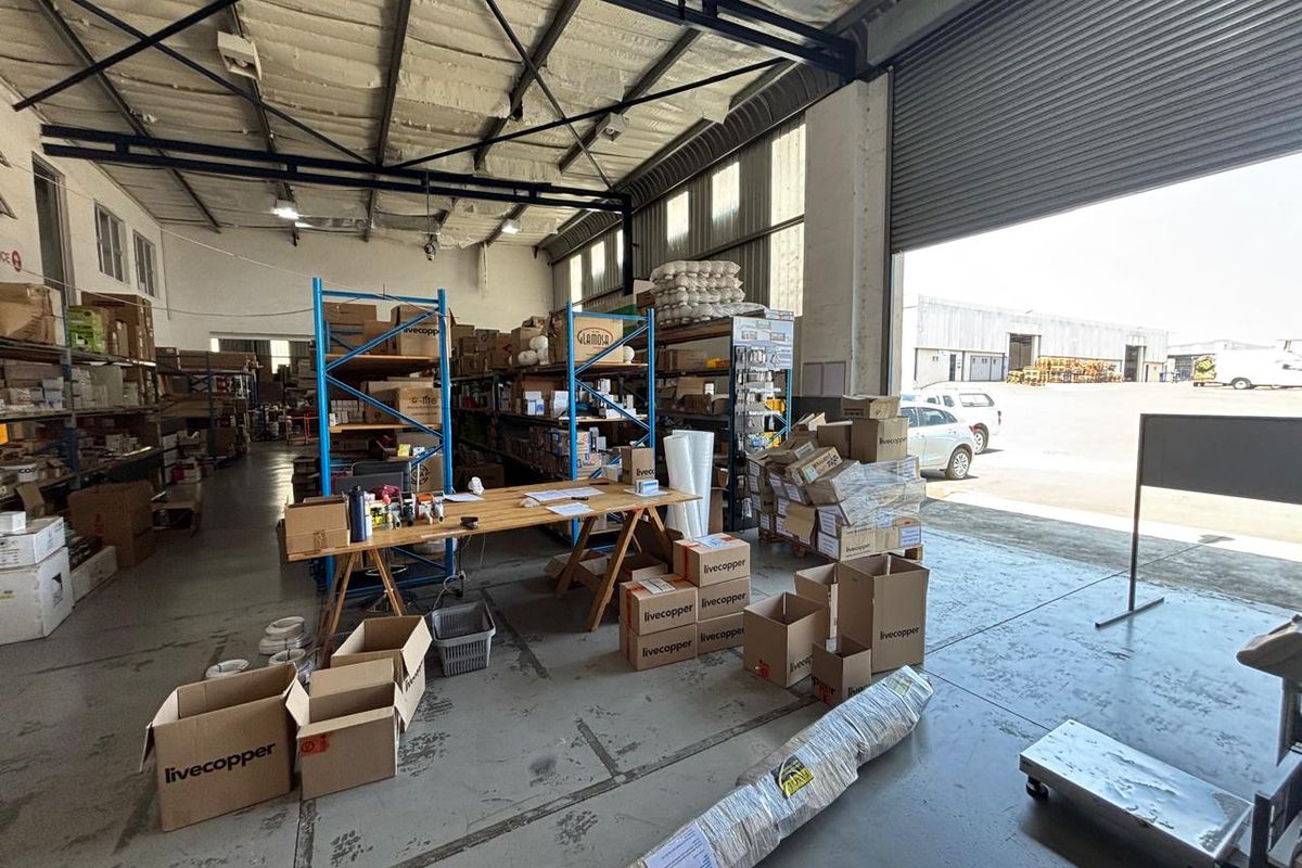 790sqm warehouse/factory to rent at R39500-00 per month plus Vat - Photo 4
