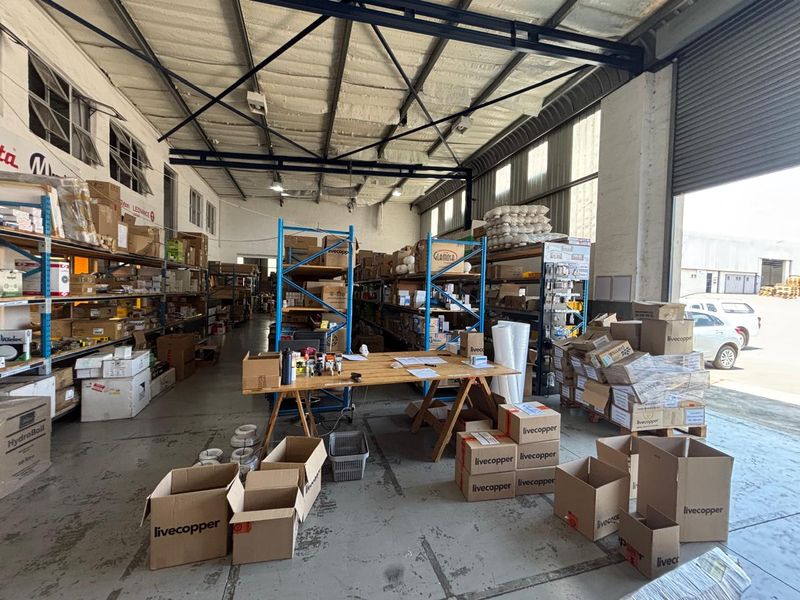 790sqm warehouse/factory to rent at R39500-00 per month plus Vat - Photo 3