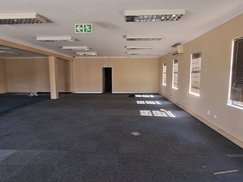 264m Office To Let in The Palms Office Park Midrand - Photo 9