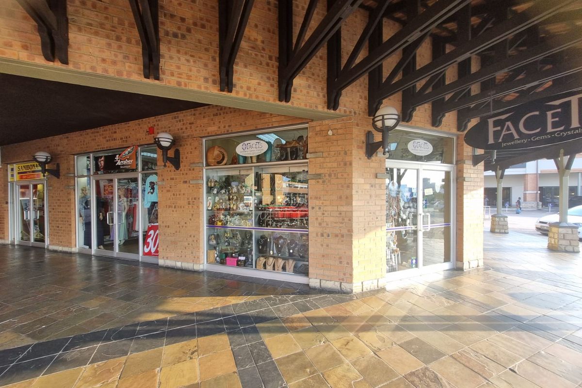 CLOTHING BUSINESS FOR SALE – PRIME LOCATION, CROSSINGS SHOPPING CENTRE - Photo 2