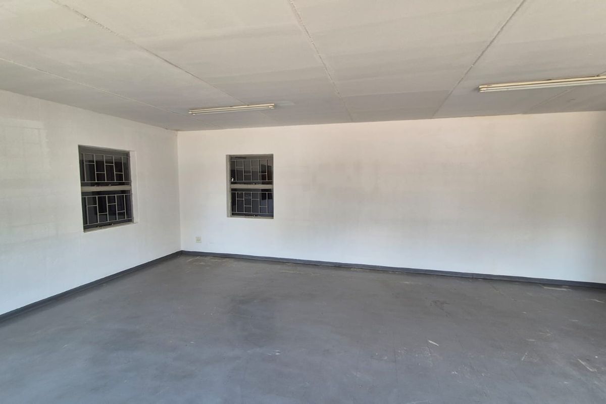 Warehouse To Let in Silver Park, Silvertondale - Photo 3