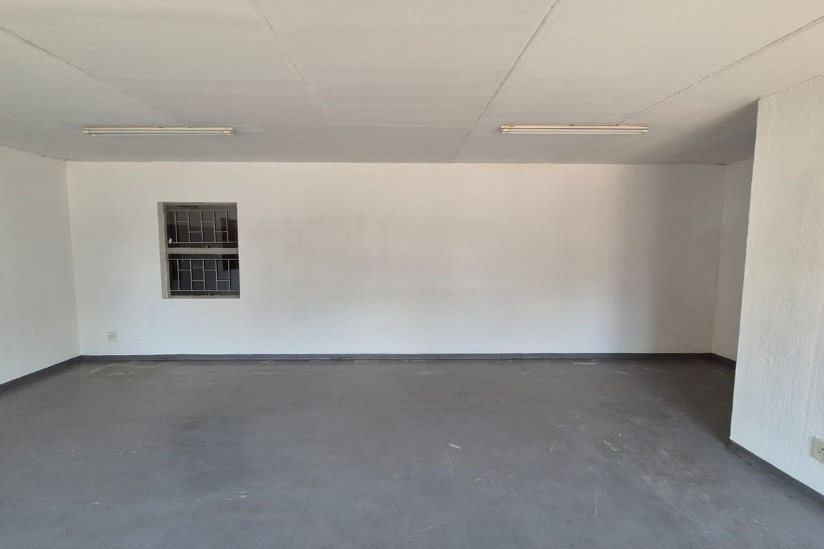 Warehouse To Let in Silver Park, Silvertondale - Photo 2