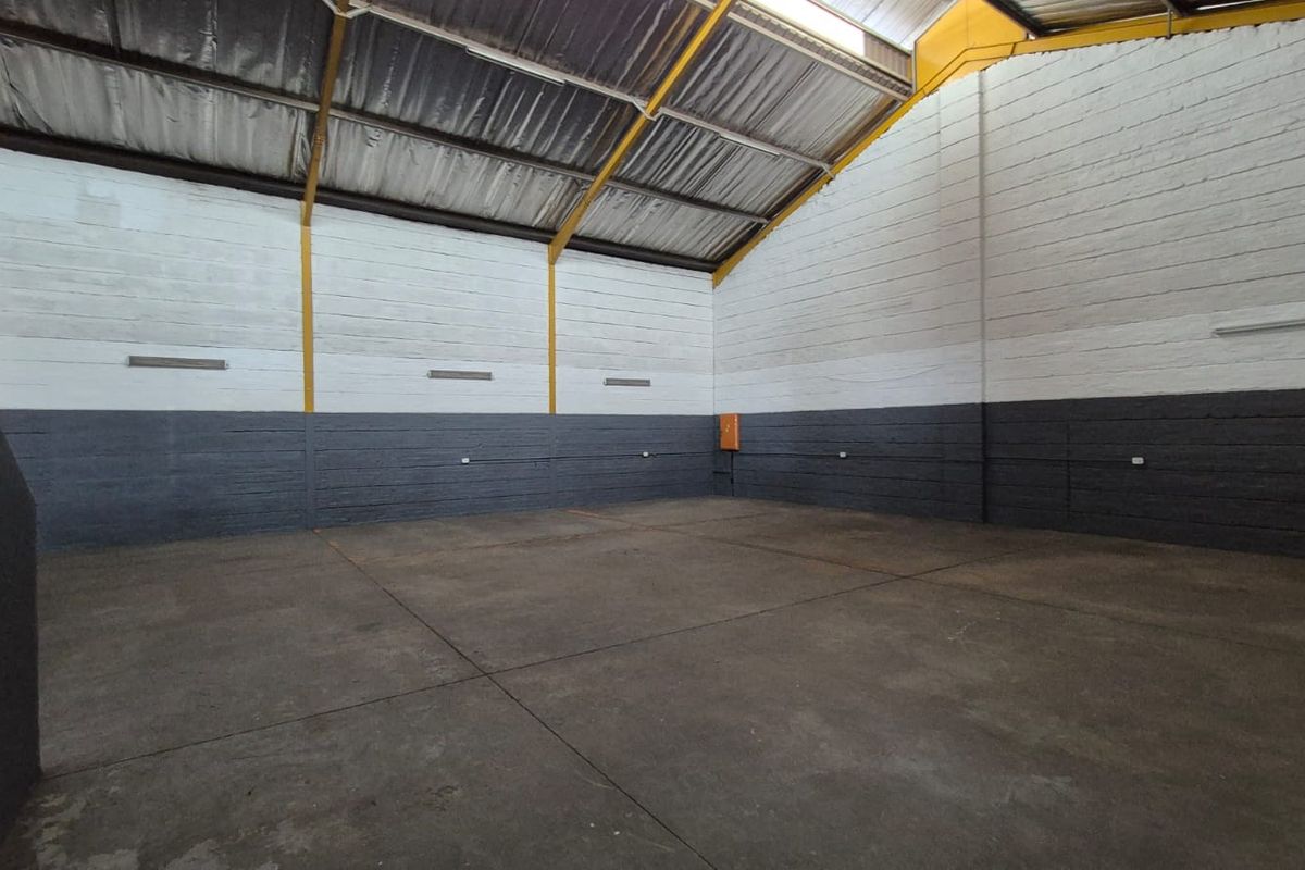 Warehouse To Let in Silver Park, Silvertondale - Photo 4