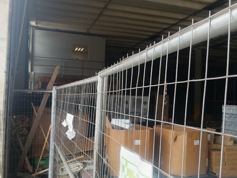 Superbly fitted manufacturing or distribution unit 1370 m2 to let. - Photo 10