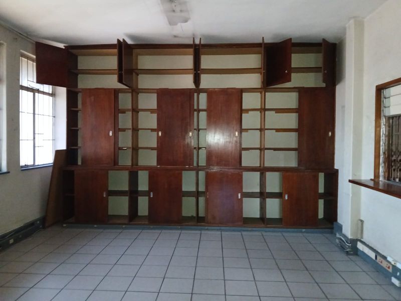 Premium Offices at a Prime Transit Point - Photo 8