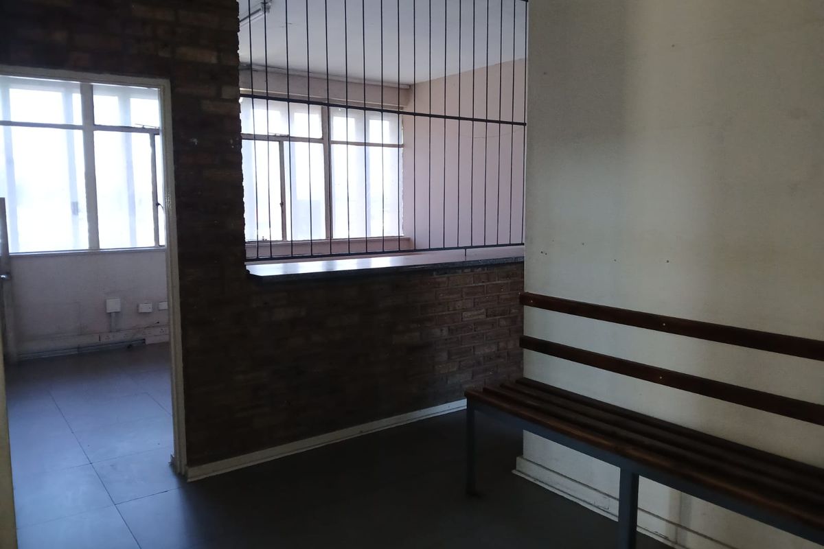 Premium Offices at a Prime Transit Point - Photo 4