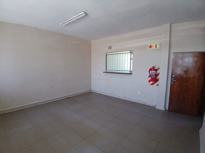 Premium Offices at a Prime Transit Point - Photo 7