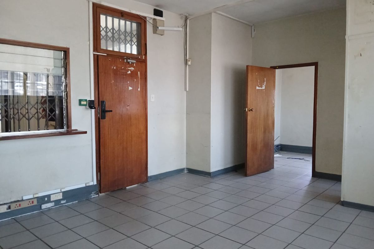 Premium Offices at a Prime Transit Point - Photo 5