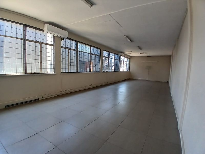 Premium Offices at a Prime Transit Point - Photo 9