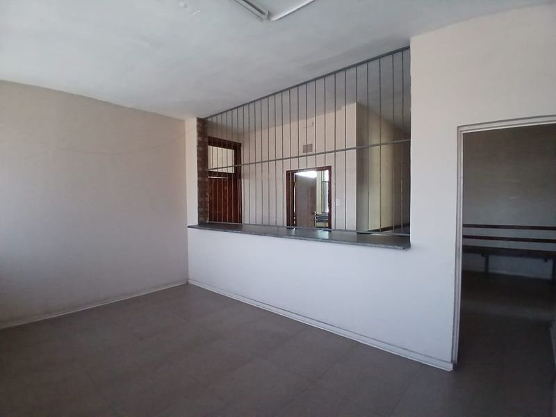 Premium Offices at a Prime Transit Point - Photo 2