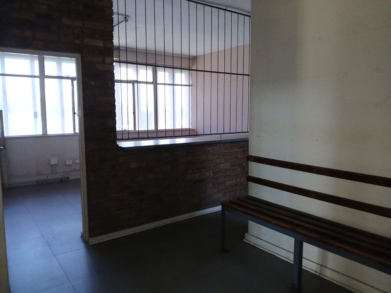 Premium Offices at a Prime Transit Point - Photo 4