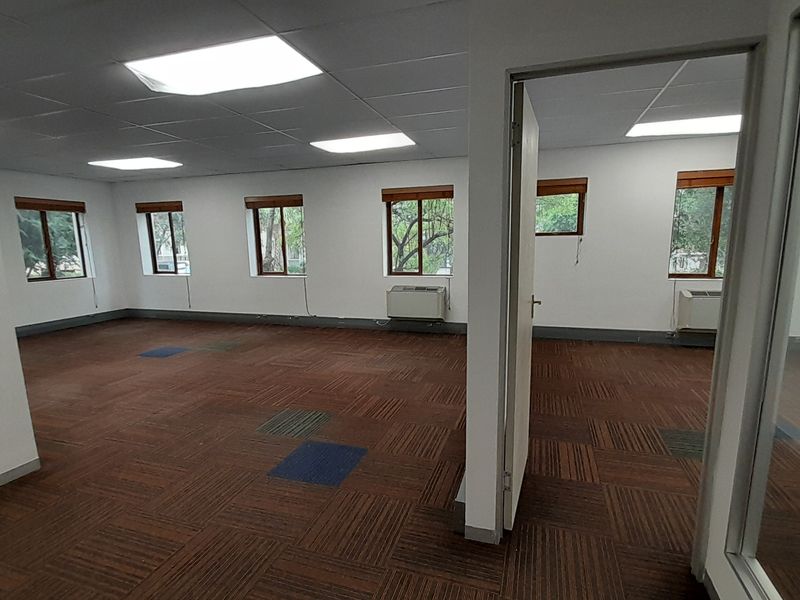 206m Ground Floor Office Space To Let in Thornhill Office Park - Photo 10