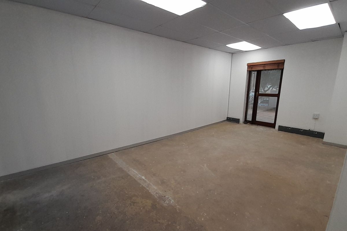 206m Ground Floor Office Space To Let in Thornhill Office Park - Photo 5