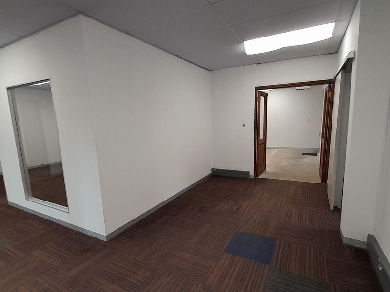 224m Office Space To Let in Thornhill Office Park Vorna Valley - Photo 8