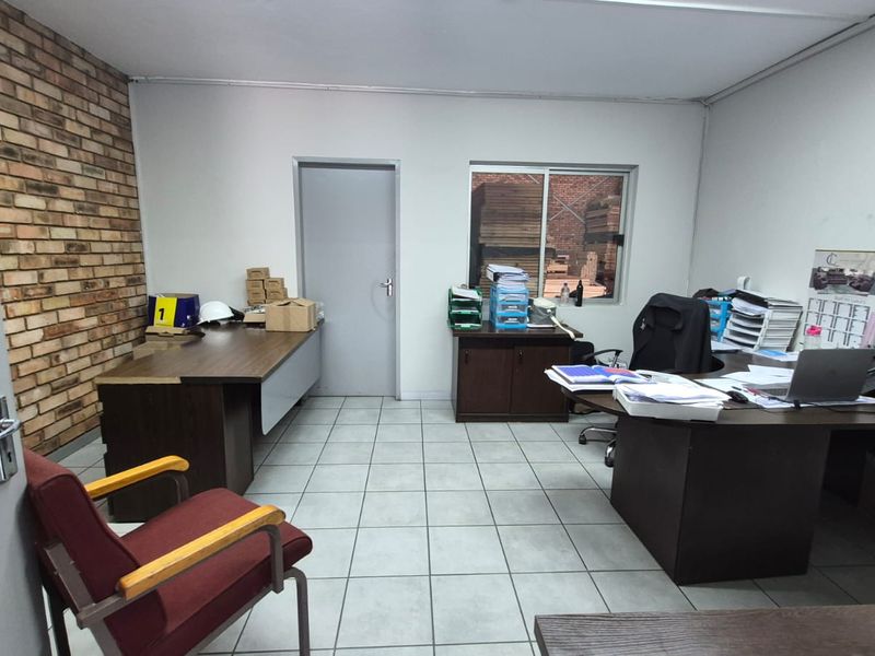 High-Exposure Warehouse & Office Suite - Photo 4