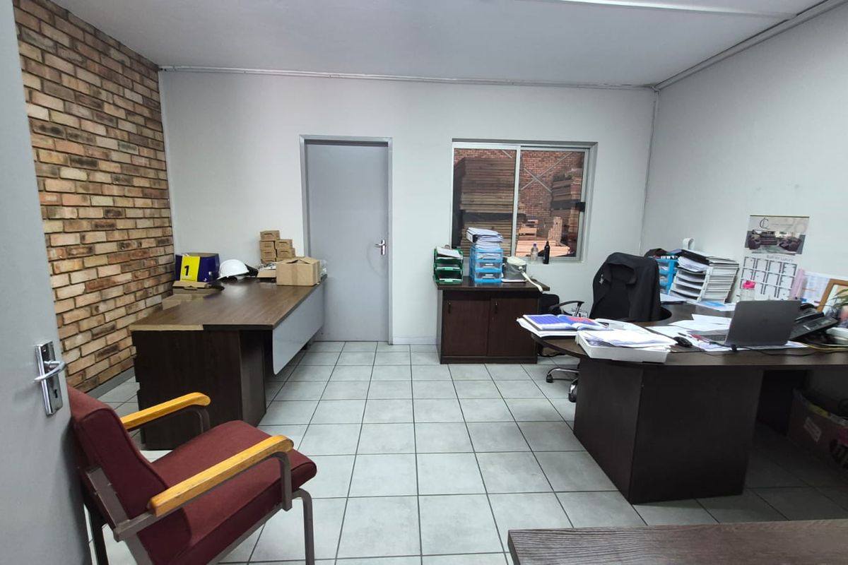 High-Exposure Warehouse & Office Suite - Photo 4