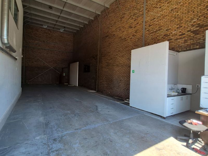 High-Exposure Warehouse & Office Suite - Photo 2