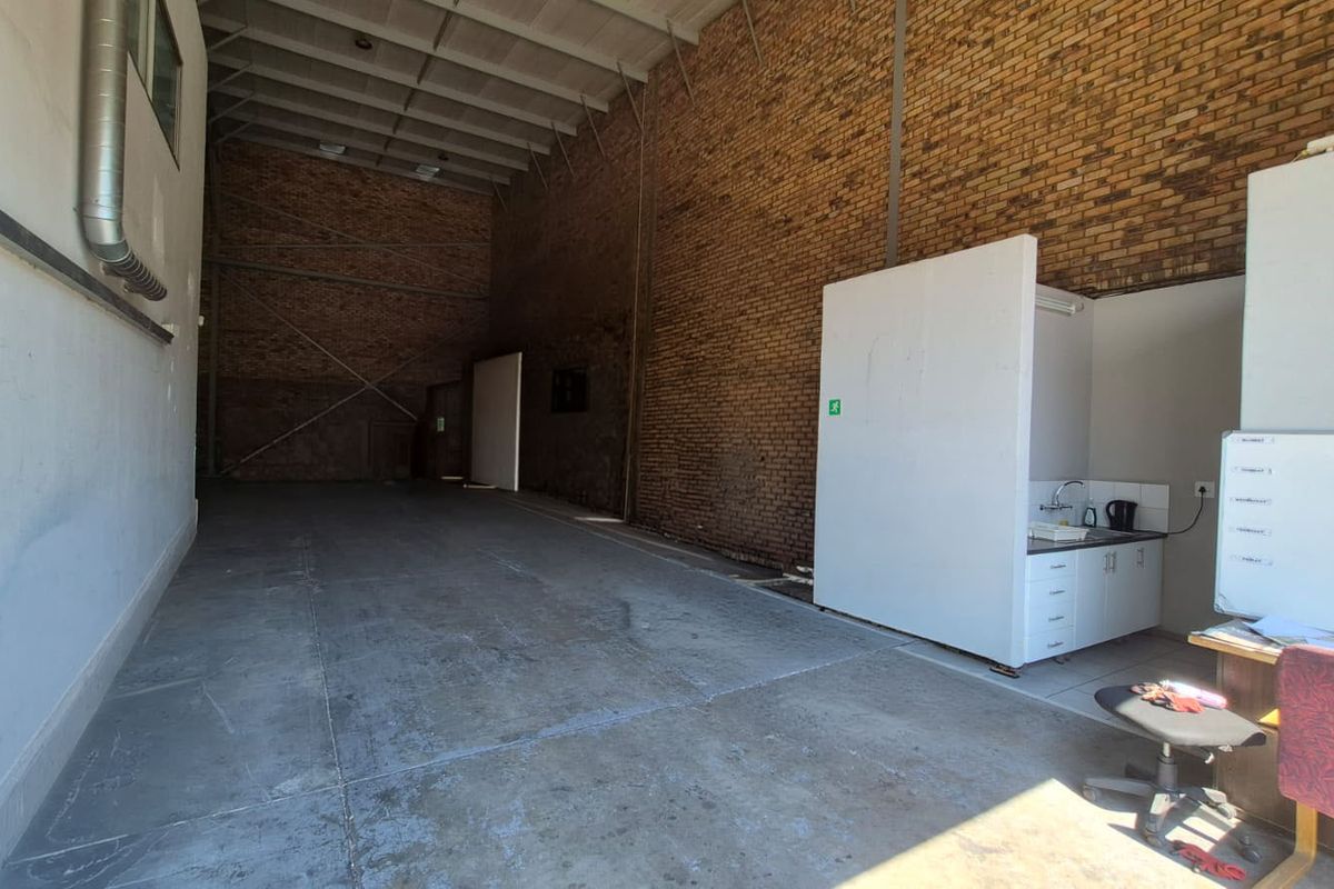 High-Exposure Warehouse & Office Suite - Photo 2