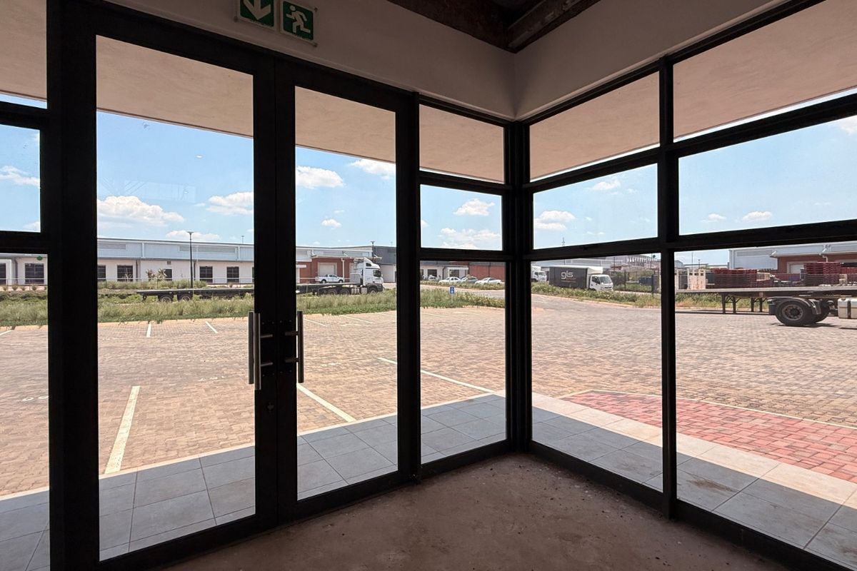 PRIME 1 774m2 LOGISTICS WAREHOUSE TO LET, OLIVE WOOD HUB, WITFONTEIN - Photo 4