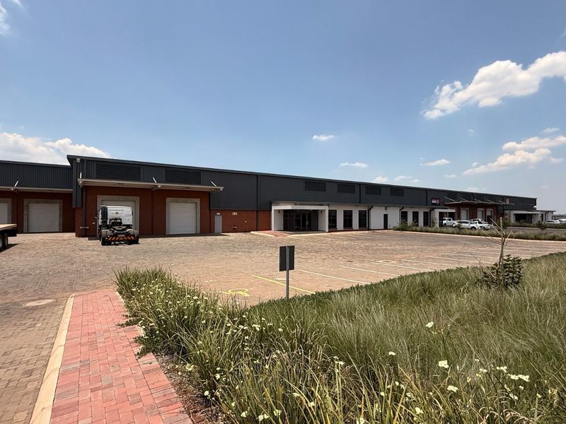 PRIME 1 774m2 LOGISTICS WAREHOUSE TO LET, OLIVE WOOD HUB, WITFONTEIN - Photo 2