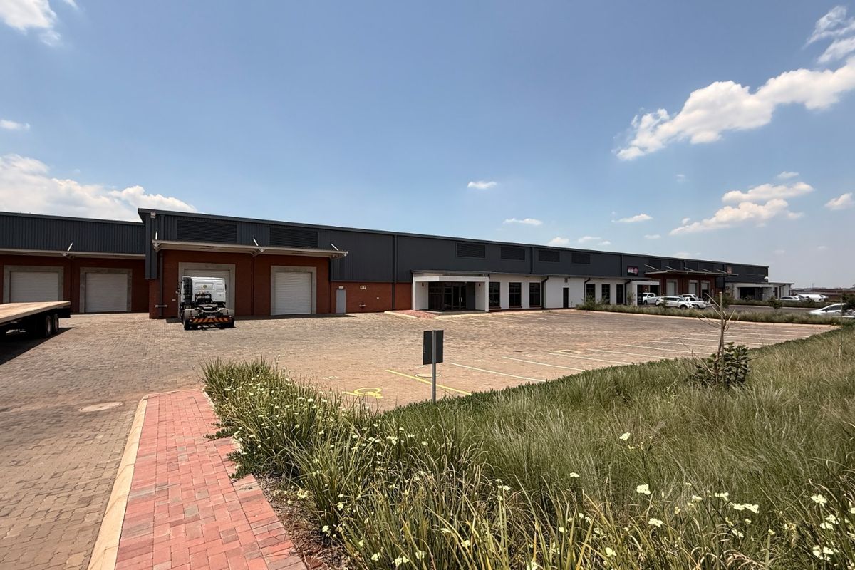 PRIME 1 774m2 LOGISTICS WAREHOUSE TO LET, OLIVE WOOD HUB, WITFONTEIN - Photo 2
