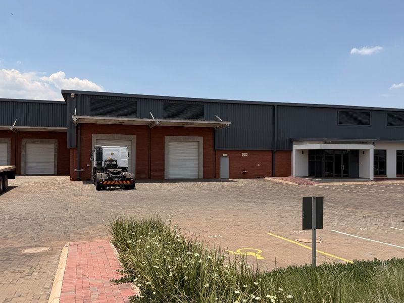 PRIME 1 774m2 LOGISTICS WAREHOUSE TO LET, OLIVE WOOD HUB, WITFONTEIN - Photo 3
