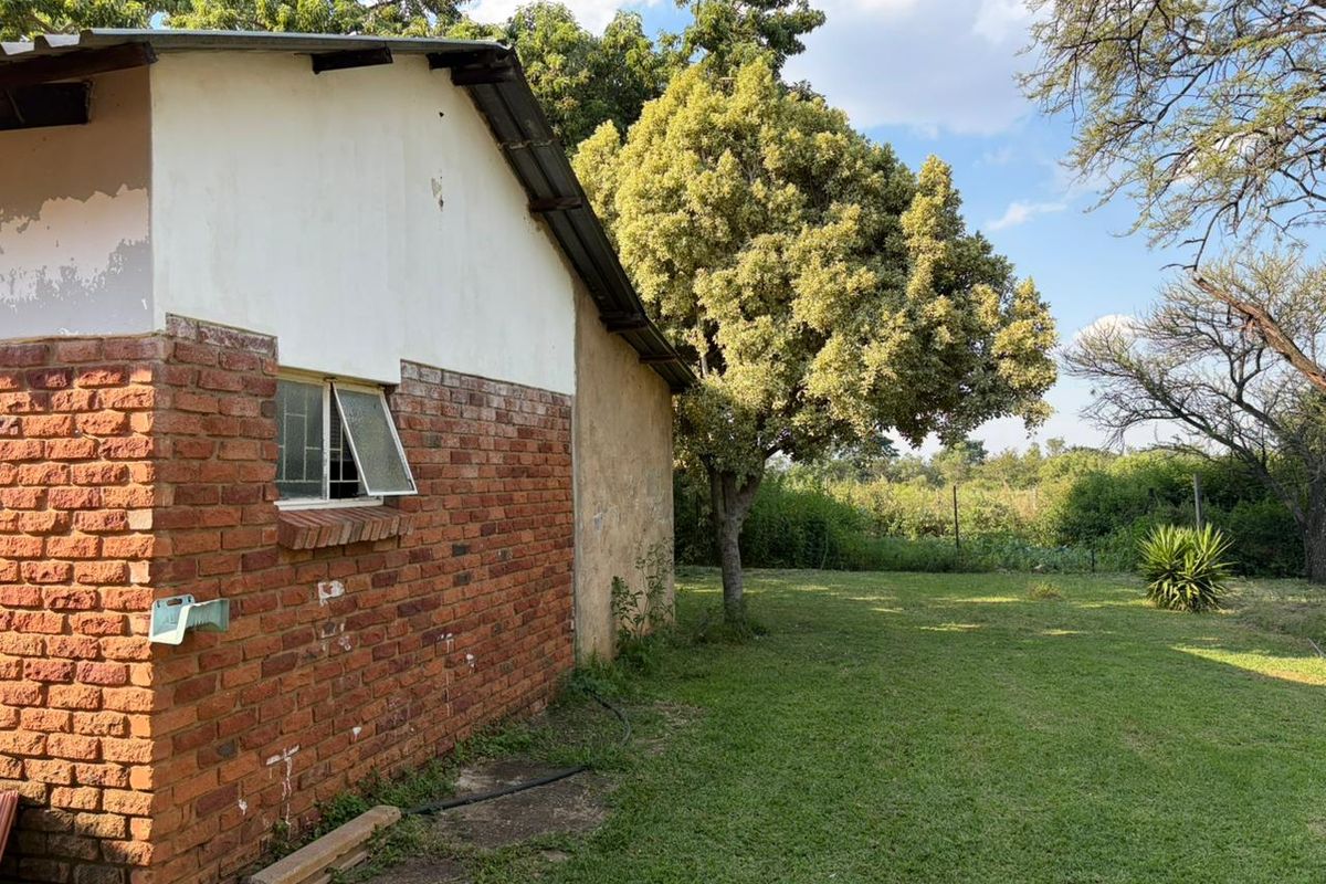 HEADING: PRIME 7,1770 HECTAR PROPERTY – PERFECT LOCATION NEAR N 4 HIGHWAY - Photo 2