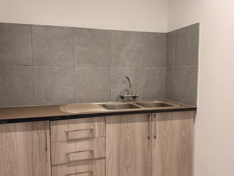 1,524m2 WAREHOUSE TO LET IN OLIVE WOOD HUB, PRIME R21 INDUSTRIAL LOCATION - Photo 4