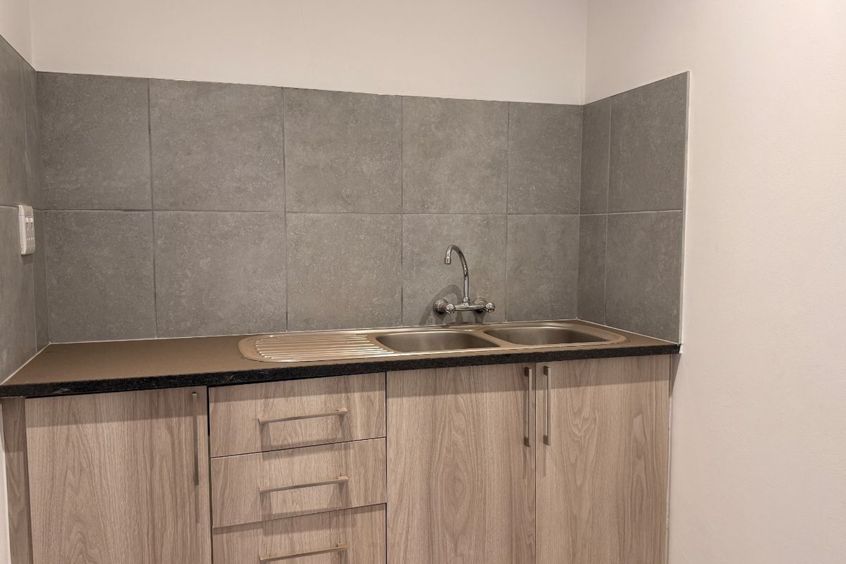 1,524m2 WAREHOUSE TO LET IN OLIVE WOOD HUB, PRIME R21 INDUSTRIAL LOCATION - Photo 4