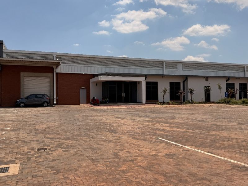1,524m2 WAREHOUSE TO LET IN OLIVE WOOD HUB, PRIME R21 INDUSTRIAL LOCATION - Photo 2