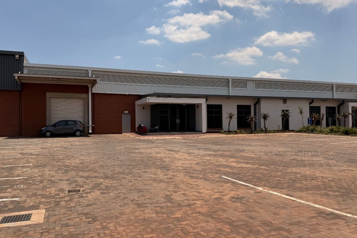 1,524m2 WAREHOUSE TO LET IN OLIVE WOOD HUB, PRIME R21 INDUSTRIAL LOCATION - Photo 2