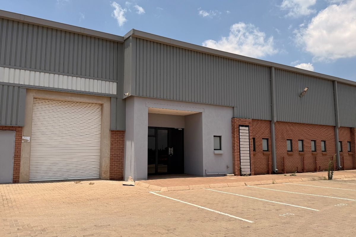 SECURE 669m2 INDUSTRIAL WAREHOUSE TO LET, TWENTY ONE INDUSTRIAL ESTATE - Photo 3