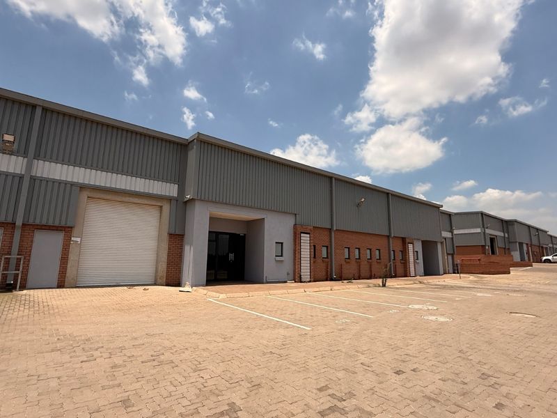 SECURE 669m2 INDUSTRIAL WAREHOUSE TO LET, TWENTY ONE INDUSTRIAL ESTATE - Photo 2