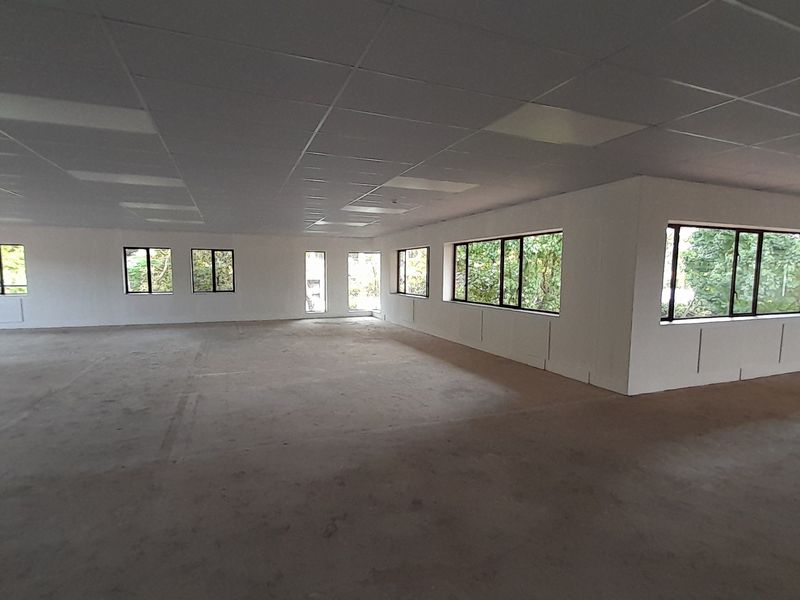 Light Air and Flexibility 723m First Floor Office with a Statement - Photo 10