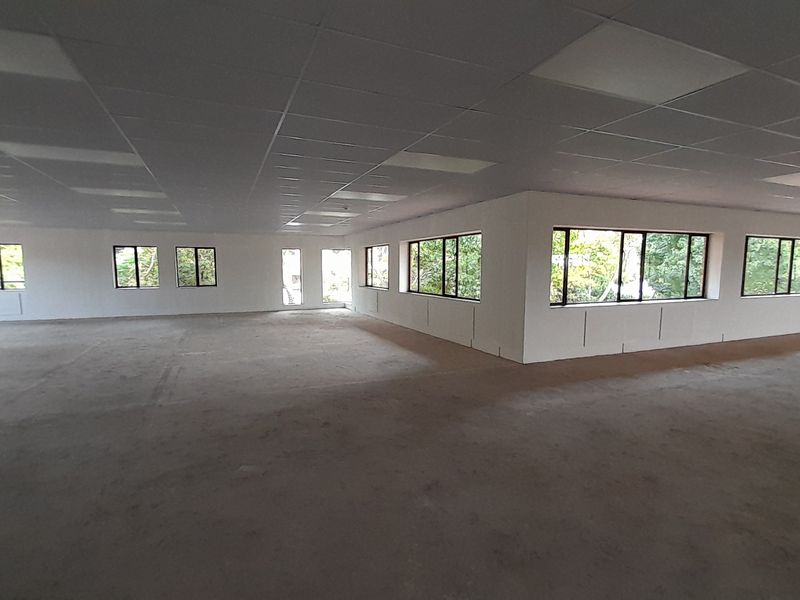 Light Air and Flexibility 723m First Floor Office with a Statement - Photo 9