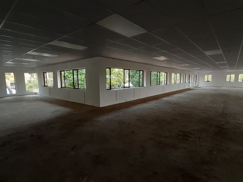 Light Air and Flexibility 723m First Floor Office with a Statement - Photo 7