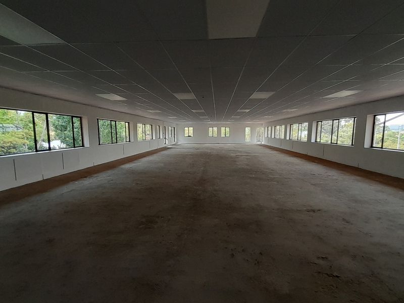 Light Air and Flexibility 723m First Floor Office with a Statement - Photo 5