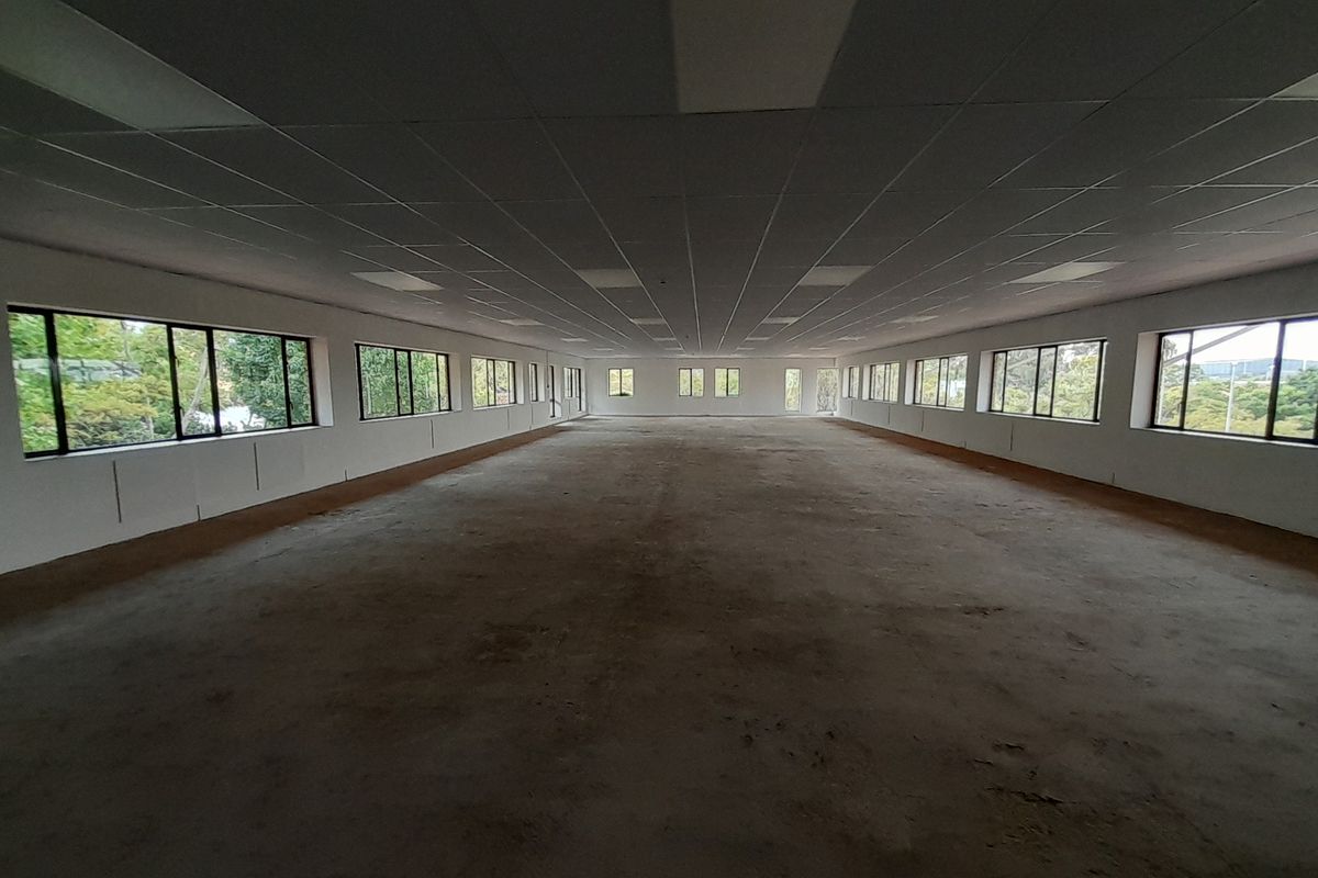 Light Air and Flexibility 723m First Floor Office with a Statement - Photo 5