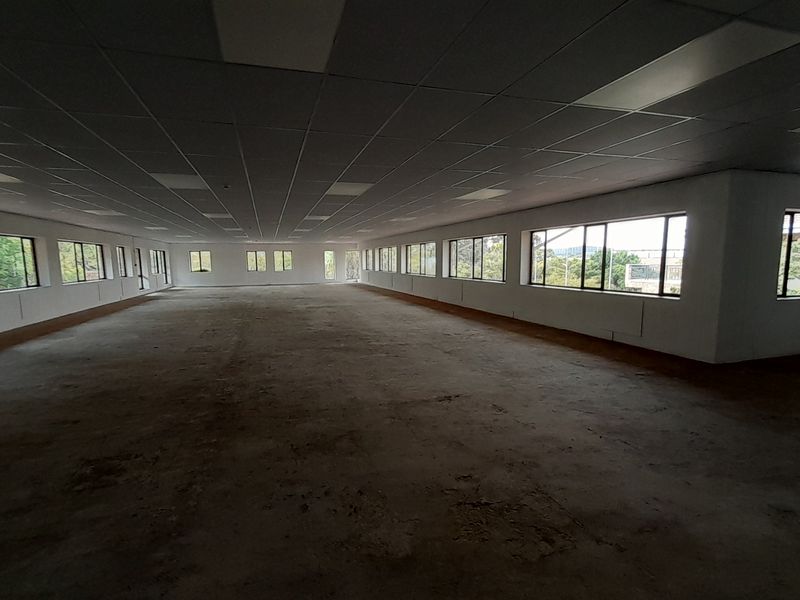 Light Air and Flexibility 723m First Floor Office with a Statement - Photo 4