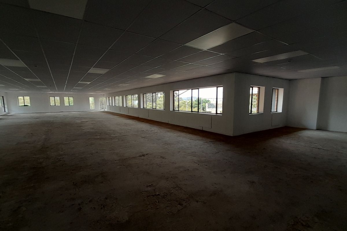 Light Air and Flexibility 723m First Floor Office with a Statement - Photo 3