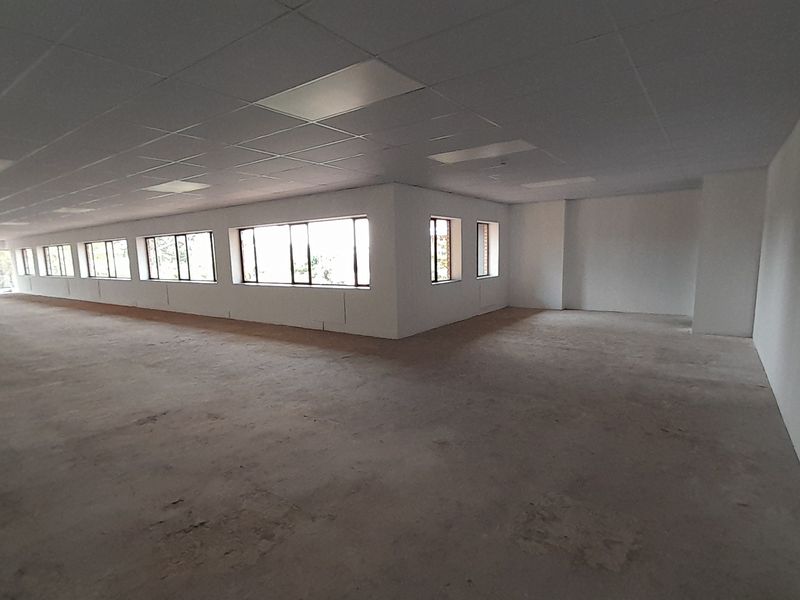 Light Air and Flexibility 723m First Floor Office with a Statement - Photo 2