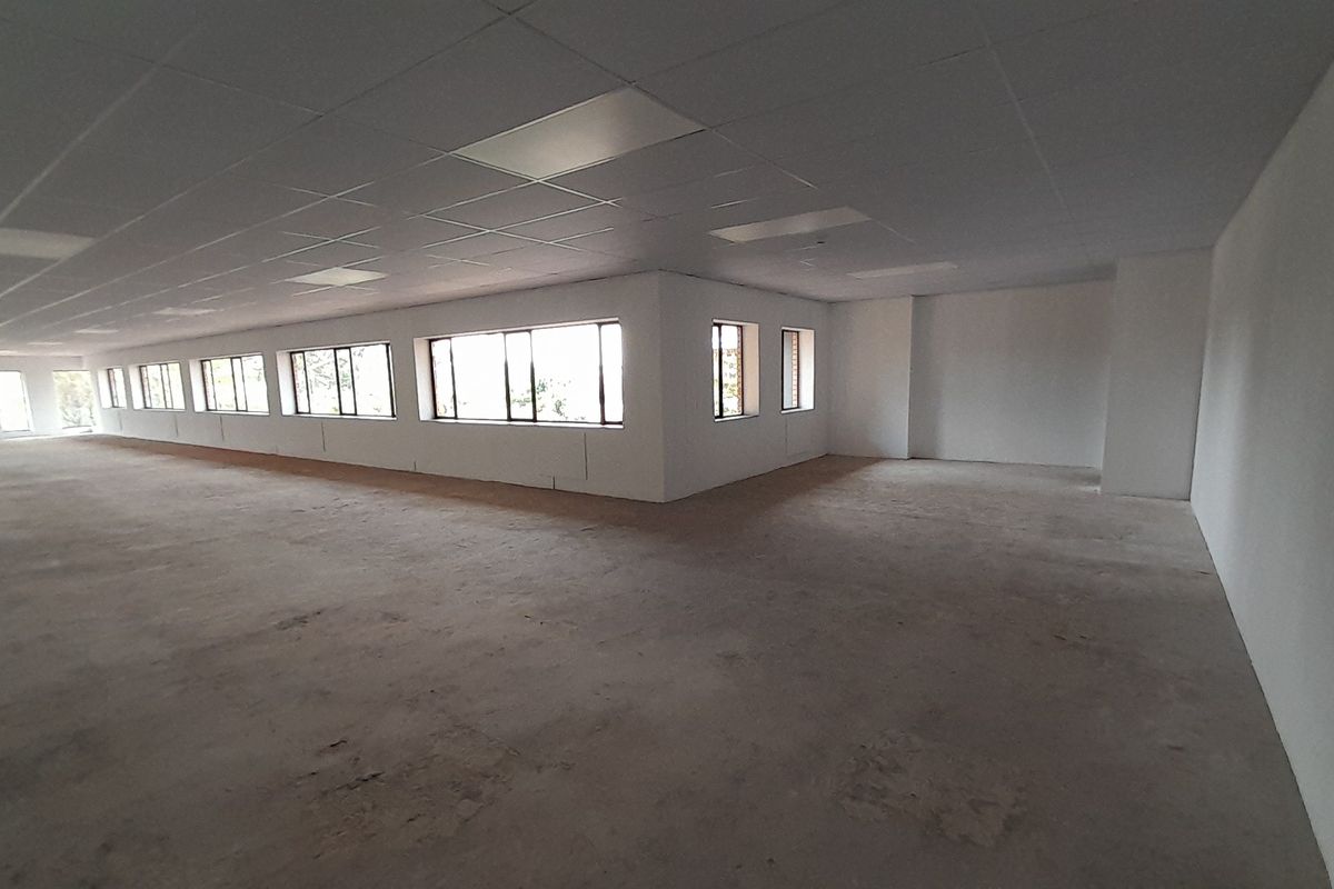 Light Air and Flexibility 723m First Floor Office with a Statement - Photo 2