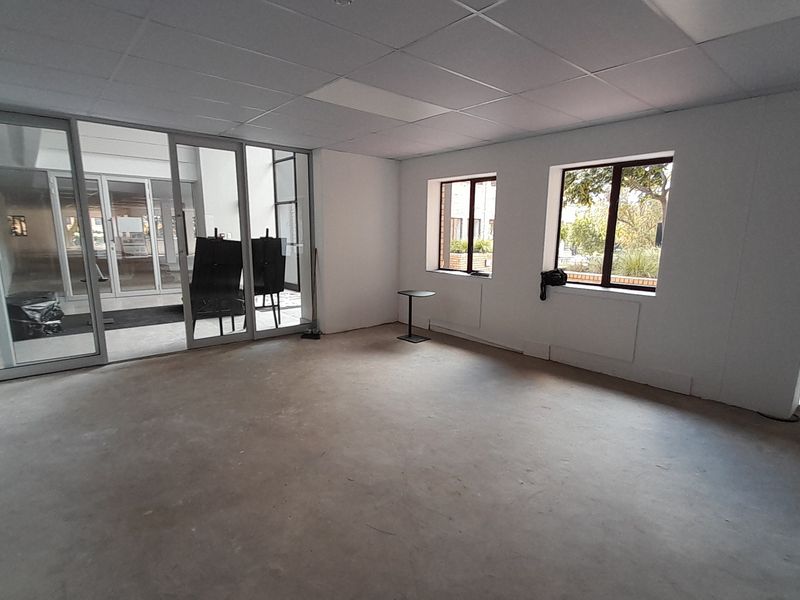 Ground Floor Presence Clean Modern 778m Office with Easy Access - Photo 2
