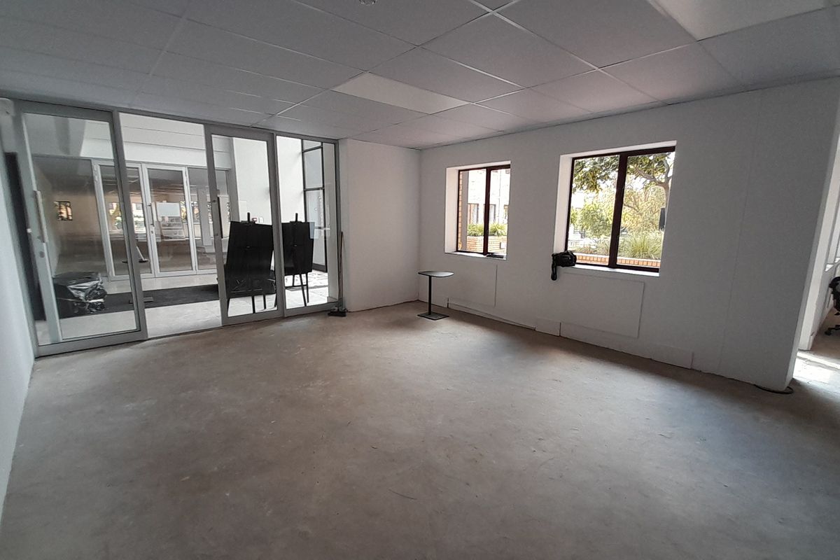 Ground Floor Presence Clean Modern 778m Office with Easy Access - Photo 2